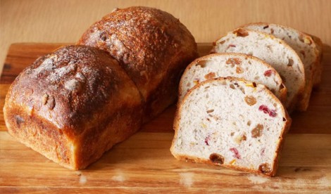 3月限定食パン「パン・オ・フリュイ」