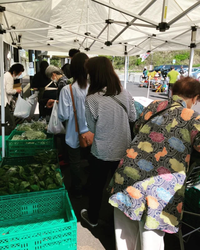 道の駅開駅　9周年を記念して、9時から、90円産直野菜といちご販売しました！
明日、25日も9時から開催します。