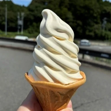 道の駅津かわげカフェコーナー🍦あのつ牧場ソフト 300円！牧場ミルクの濃厚なコクをお手頃価格で♪
富士珈琲とのコラボ「モカソフト」と2種類販売しております。

 #ソフトクリーム #あのつ牧場 #津市