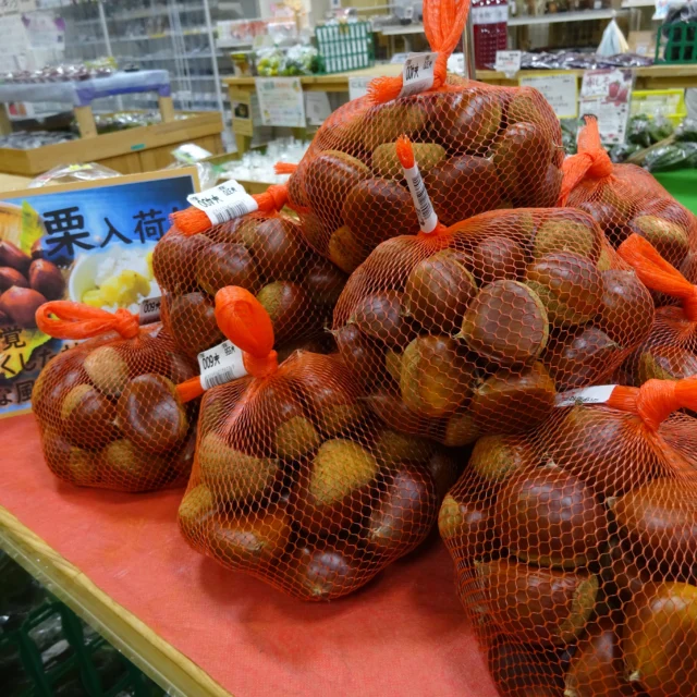 道の駅津かわげに秋の実り🌰✨入荷!!

九月に入り、毎日届いていますが、粒も、日に日に大きくなってきましたのでお知らせします。旬の栗です。 季節を感じる味わいをぜひ🍁

#栗 #秋の味覚 #旬の食材 #季節限定 #入荷情報 #道の駅津かわげ